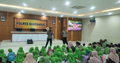 Polres Sukoharjo Edukasi Rambu Lalu Lintas dan Anti-Bullying ke Siswa TKIT Darul Falah