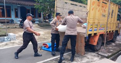 Polsek Polokarto Kawal Pengiriman 3,2 Ton Jagung ke Bulog, Wujudkan Dukungan Asta Cita Presiden Polsek Polokarto Kawal Pengiriman 3,2 Ton Jagung ke Bulog, Wujudkan Dukungan Asta Cita Presiden