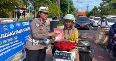 Satlantas Polres Sukoharjo Sosialisasikan Pajak Kendaraan di Simpang 5 dalam Rangka Operasi Zebra Candi 2025 Satlantas Polres Sukoharjo Sosialisasikan Pajak Kendaraan di Simpang 5 dalam Rangka Operasi Zebra Candi 2025