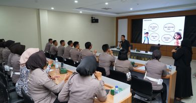 Personel Polres Sukoharjo Dibekali Bahasa Isyarat untuk Permudah Layanan Masyarakat Disabilitas