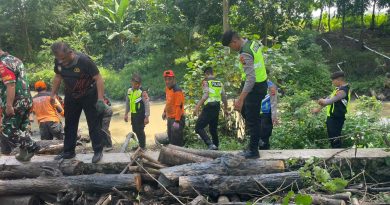Sambut Musim Hujan, Polres Sukoharjo Bersama Relawan Perkuat Mitigasi dengan Bersihkan Sungai Samin Sambut Musim Hujan, Polres Sukoharjo Bersama Relawan Perkuat Mitigasi dengan Bersihkan Sungai Samin