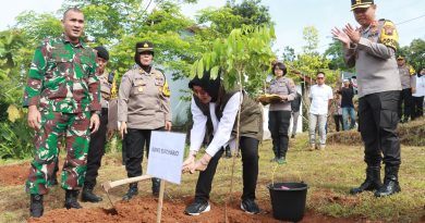 Forkopimda Sukoharjo Tanam 1.000 Pohon untuk Dukung Pelestarian Lingkungan Forkopimda Sukoharjo Tanam 1.000 Pohon untuk Dukung Pelestarian Lingkungan