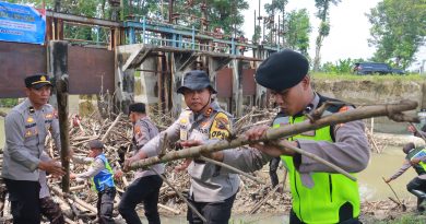Dukung Program Presiden Prabowo, Polres Sukoharjo Gelar Aksi Bersih Bendungan Siluwur Dukung Program Presiden Prabowo, Polres Sukoharjo Gelar Aksi Bersih Bendungan Siluwur