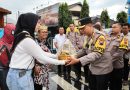 Pemuda dan Relawan P4GN Apresiasi Kinerja Polisi di Pos Terpadu Simpang Lima Pemuda dan Relawan P4GN Apresiasi Kinerja Polisi di Pos Terpadu Simpang Lima