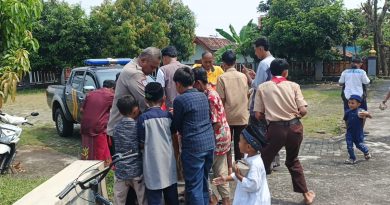 Polsek Weru Gelar Jumat Curhat dan Jumat Berkah Bersama Jamaah Masjid Al Huda Tawang Polsek Weru Gelar Jumat Curhat dan Jumat Berkah Bersama Jamaah Masjid Al Huda Tawang