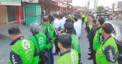 Kapolres Sukoharjo Libatkan Driver Ojol dalam Apel AG Pagi, Perkuat Kemitraan dengan Masyarakat Kapolres Sukoharjo Libatkan Driver Ojol dalam Apel AG Pagi, Perkuat Kemitraan dengan Masyarakat