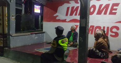 Polsek Nguter Gelar Nobar Piala Dunia 2026 Bersama Warga, Pererat Kedekatan Polri dengan Masyarakat Polsek Nguter Gelar Nobar Piala Dunia 2026 Bersama Warga, Pererat Kedekatan Polri dengan Masyarakat