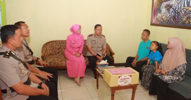 Anjangsana Hari Bhayangkara ke-80, Polres Sukoharjo Beri Dukungan kepada Anggota Sakit dan Purnawirawan