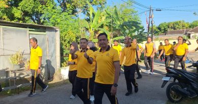 Polres Sukoharjo Serahkan Lapangan Bola Voli untuk Warga Aspol Arumbhara, Perkuat Kebersamaan Lewat Olahraga Bersama Polres Sukoharjo Serahkan Lapangan Bola Voli untuk Warga Aspol Arumbhara, Perkuat Kebersamaan Lewat Olahraga Bersama