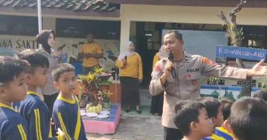 Polres Sukoharjo Tanamkan Disiplin dan Keselamatan Sejak Dini Lewat Program Polisi Sahabat Anak di SDN Pandean 02