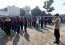 Polsek Gatak Latih PBB Siswa Baru SMK Kesehatan Citra Medika Sukoharjo, Tanamkan Disiplin Sejak Dini