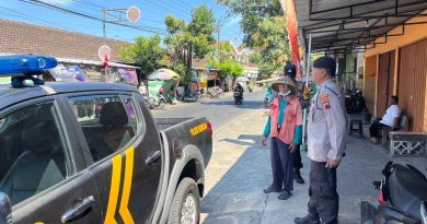 Polsek Bendosari Patroli Siang Sasar Pasar hingga Perbankan, Cegah Aksi Kejahatan Polsek Bendosari Patroli Siang Sasar Pasar hingga Perbankan, Cegah Aksi Kejahatan