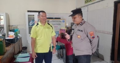 Polsek Sukoharjo Sambangi Warga Siang Hari, Ingatkan Bahaya Bakar Sampah Polsek Sukoharjo Sambangi Warga Siang Hari, Ingatkan Bahaya Bakar Sampah
