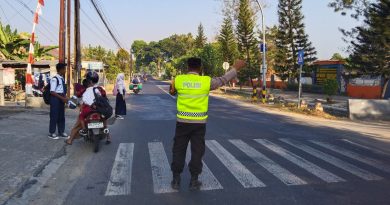 Polsek Bendosari Terjunkan Personel di Sejumlah Titik, Arus Pagi Dikawal Polsek Bendosari Terjunkan Personel di Sejumlah Titik, Arus Pagi Dikawal