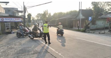 Polsek Baki Gelar Pengaturan Pagi, Arus Lalu Lintas di Titik Rawan Dipantau Polsek Baki Gelar Pengaturan Pagi, Arus Lalu Lintas di Titik Rawan Dipantau