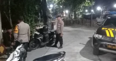Patroli Malam Polsek Baki Sasar Titik Rawan, Polisi Sambangi Warga Cegah Kejahatan
