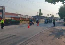 Polisi Atur Lalu Lintas Pagi di Tawangsari, Pedagang Pasar hingga Pelajar Dibantu Menyeberang