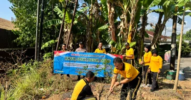Polsek Bendosari Tanam Pohon Buah di Mulur, Dukung Gerakan Indonesia ASRI Polsek Bendosari Tanam Pohon Buah di Mulur, Dukung Gerakan Indonesia ASRI